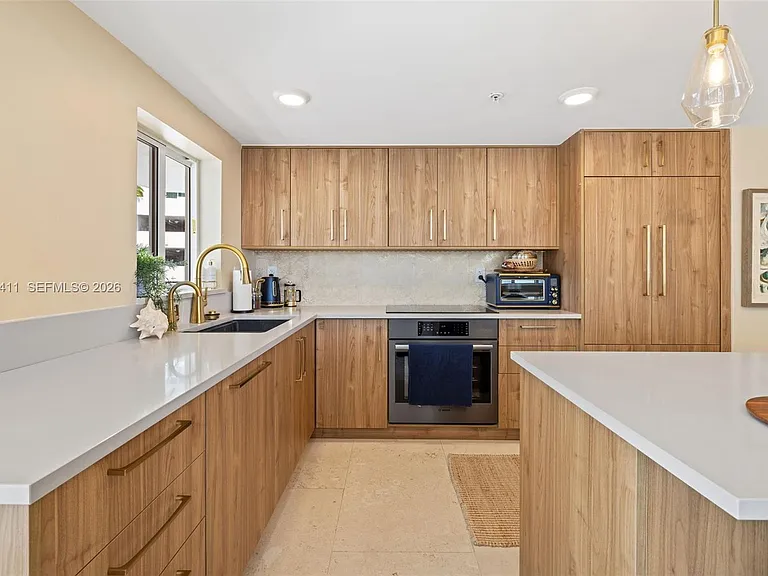 1402 Brickell Bay Dr #603 — Photo 8