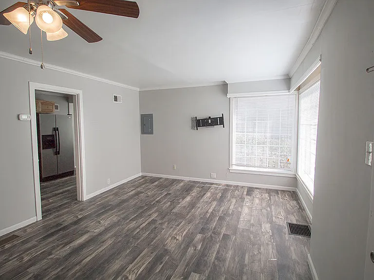 301 W Forest Ave — Photo 3
