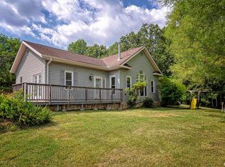 690 Ryan Ln, Cobden, IL 62920