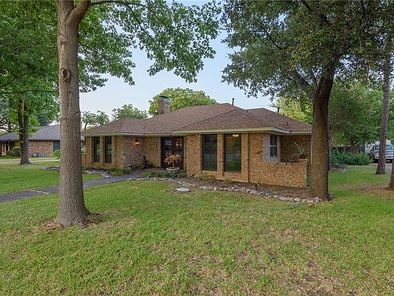 5th image of 2516 Royal Acres Dr