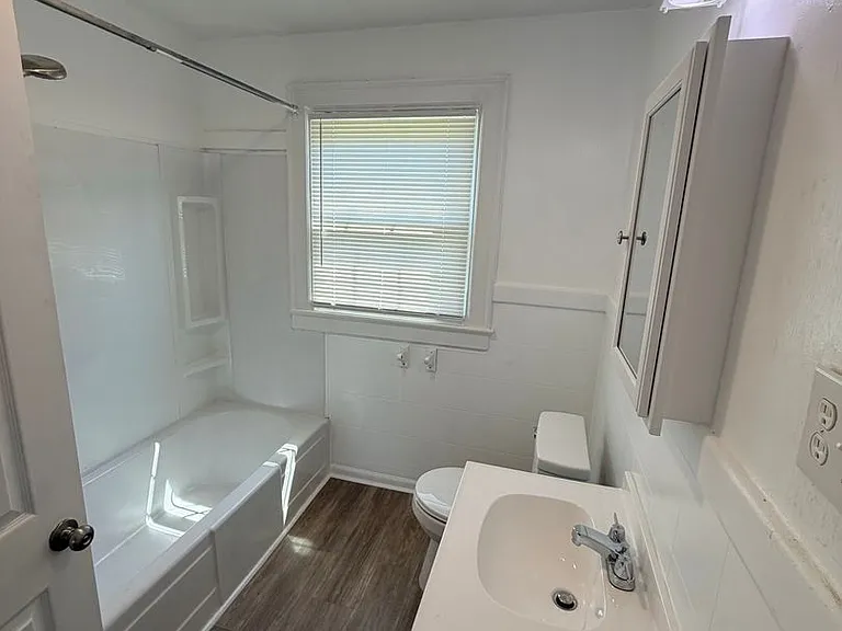 943 Marshall St #B — Photo 12