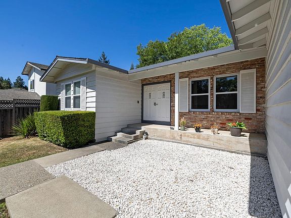 3rd image of 3429 Castlerock Court