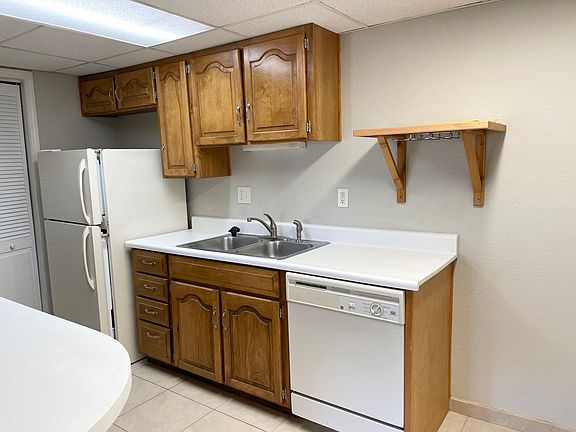 3rd image of 801 NE Ball Dr APT B