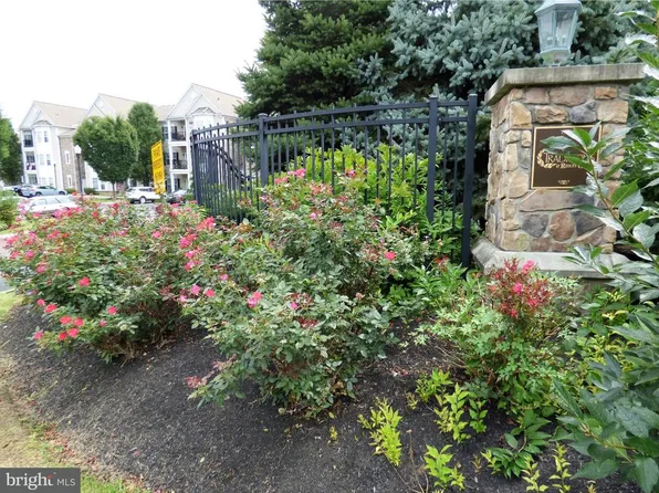 1122 Creekside Dr, Brookhaven, PA 19015