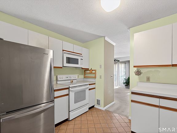 5th image of 23 Chatsworth Road #23