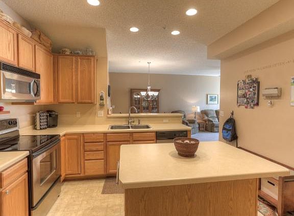 3rd image of 827 Braunworth Ct