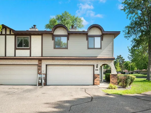 8627 Maplebrook Pkwy N, Brooklyn Park, MN 55445