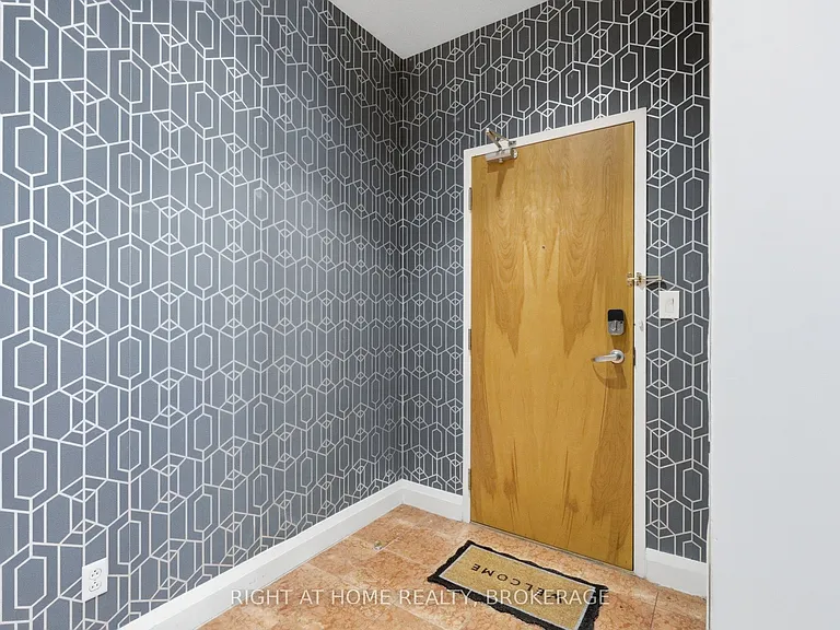 8 Wellesley St E #802 — Photo 15