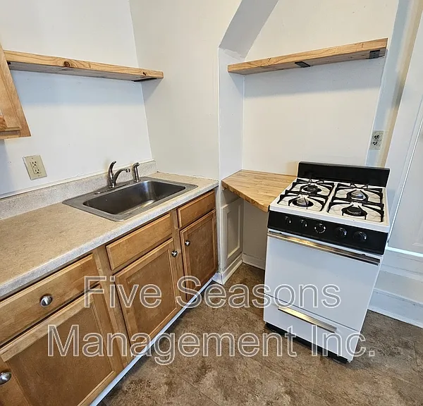 19 Grant St #7 — Photo 6