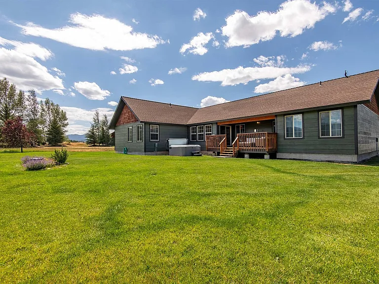 1054 Canoe Loop #ID1379480P — Photo 40