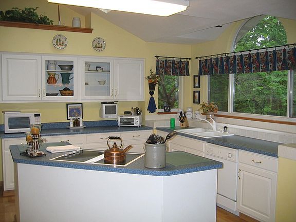 vaulted kitchen, cntr island, 