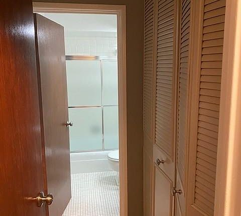 4th image of 420 W Aldine Ave APT 501