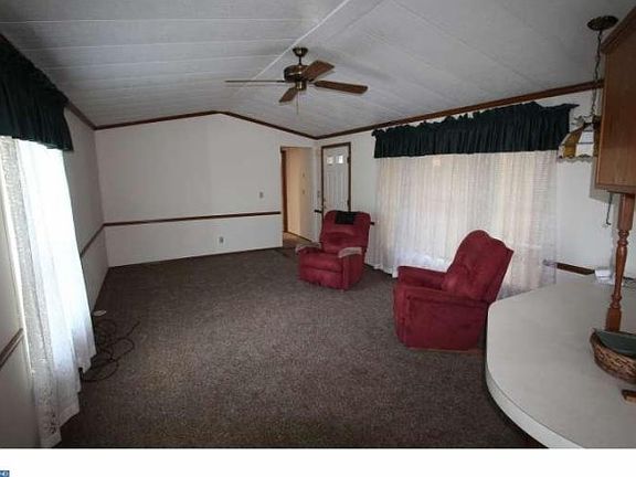3rd image of 912 10th Ave
