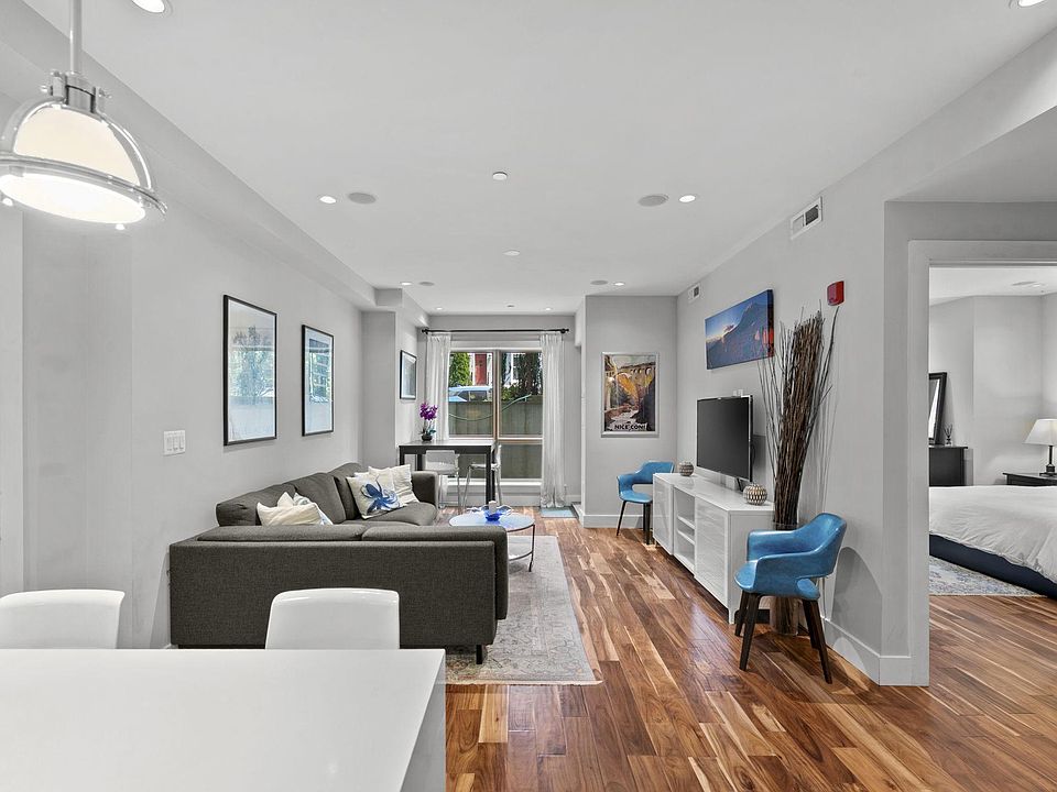 1st image of 1337 K St SE #101