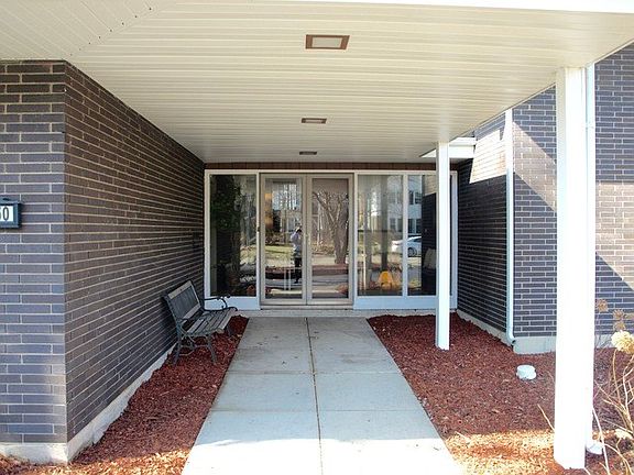 4th image of 2050 N Poplar St