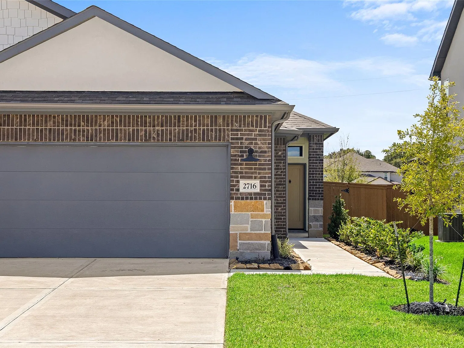 3 bed, 2.0 bath, 1436 sqft, $2,305 — Photo 1