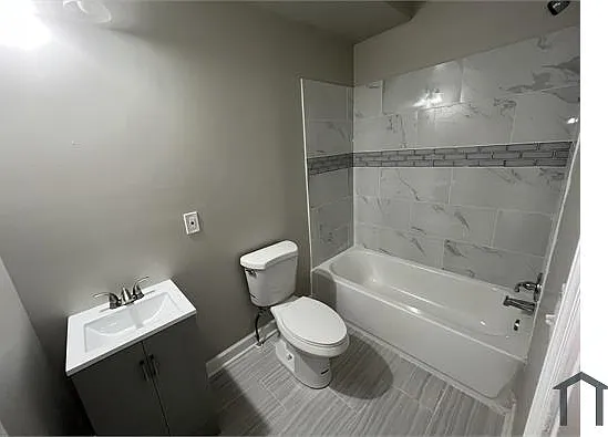 220 E 22nd St #1 — Photo 6