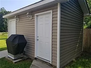 614 N Woodlawn Ave — Photo 12