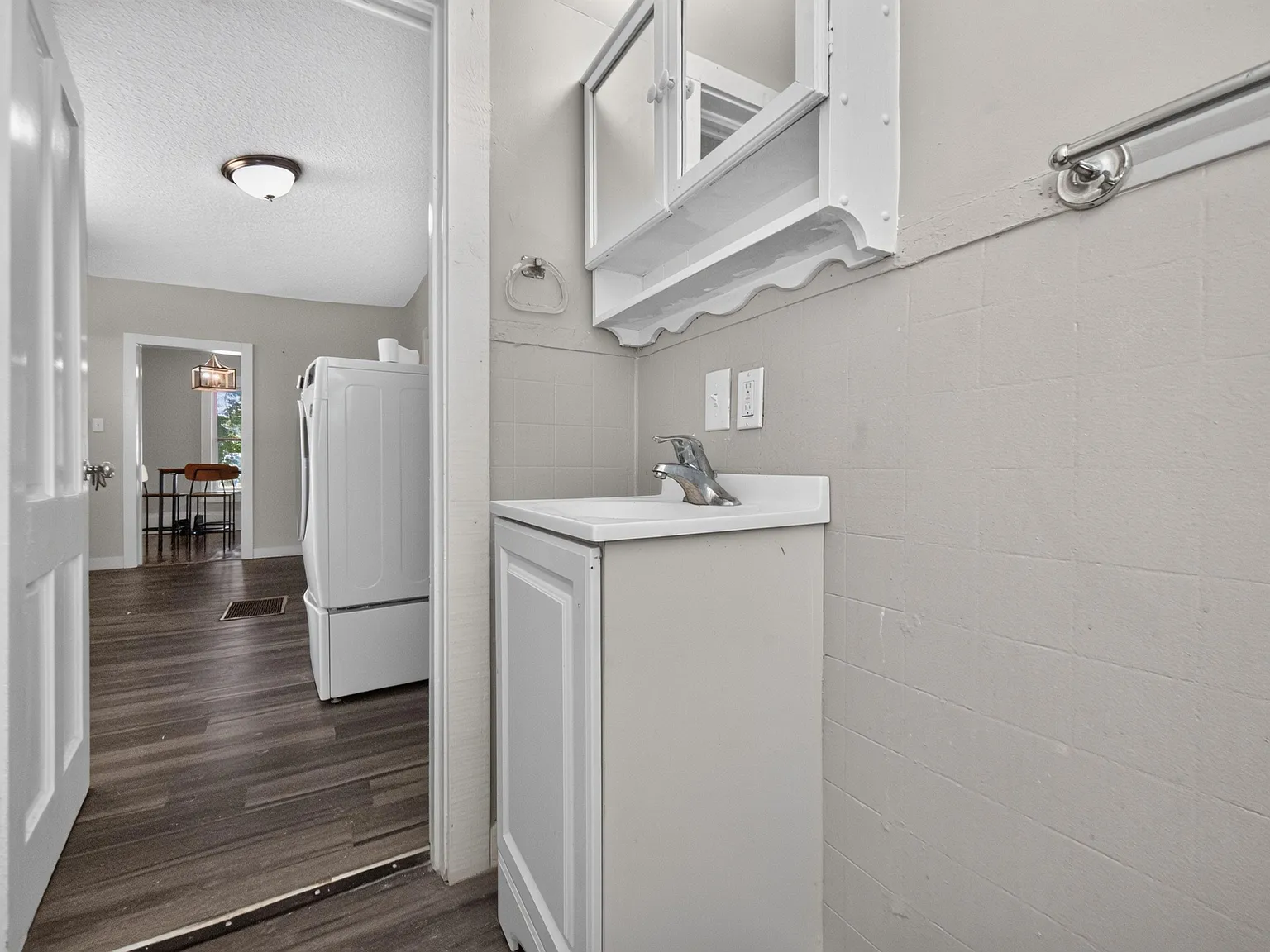 3 bed, 2.0 bath, 1720 sqft, $1,481 — Photo 4