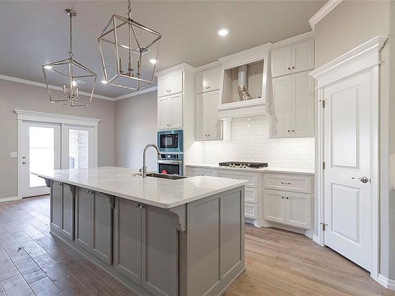 4th image of 5513 Santa Lucia Dr