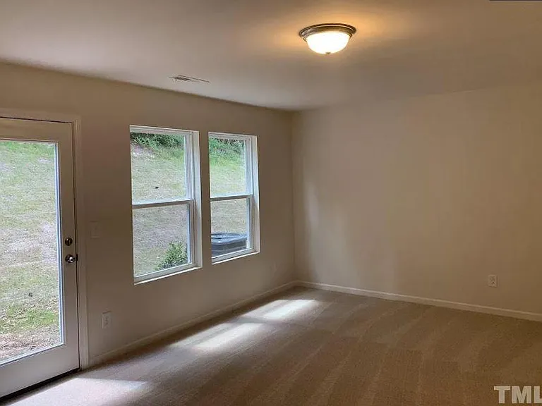 605 Minnestott Way — Photo 6