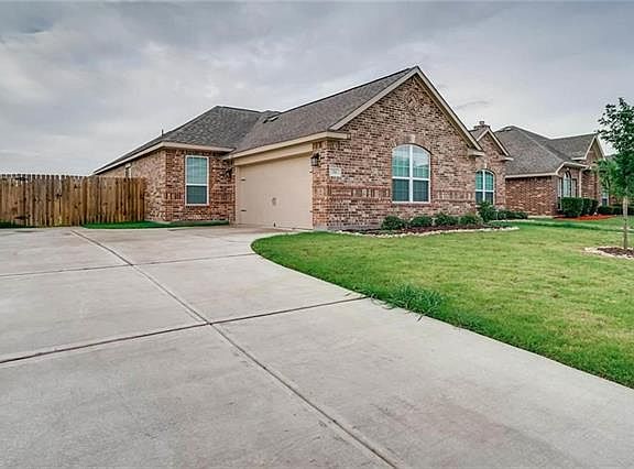 2nd image of 711 Shady Meadow Ln