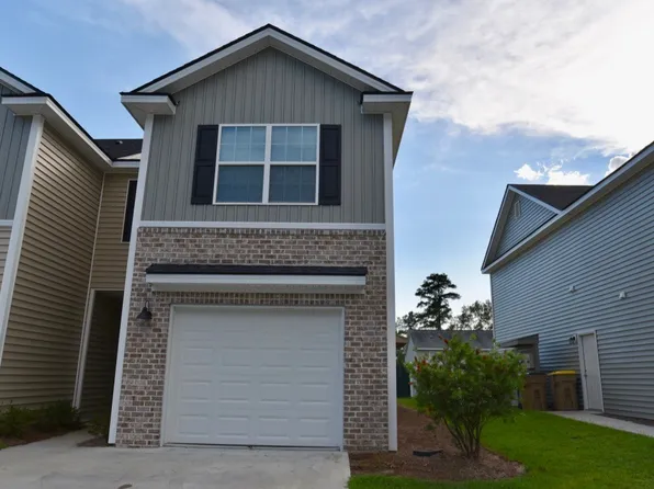 45 Walker Ct, Richmond Hill, GA 31324