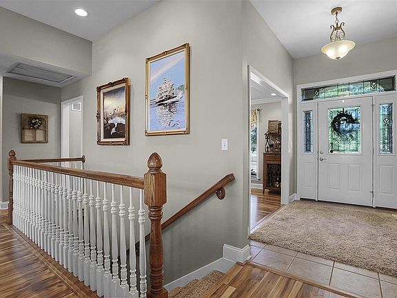 4th image of 672 Royal Oak Ct