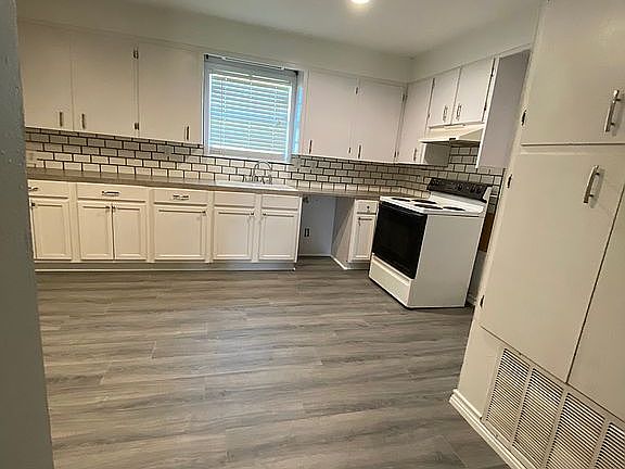 2nd image of 1623 Horseshoe Dr