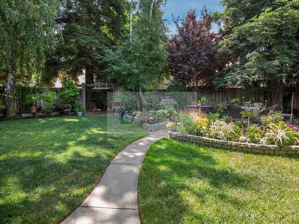 2nd image of 404 Cassidy Ct