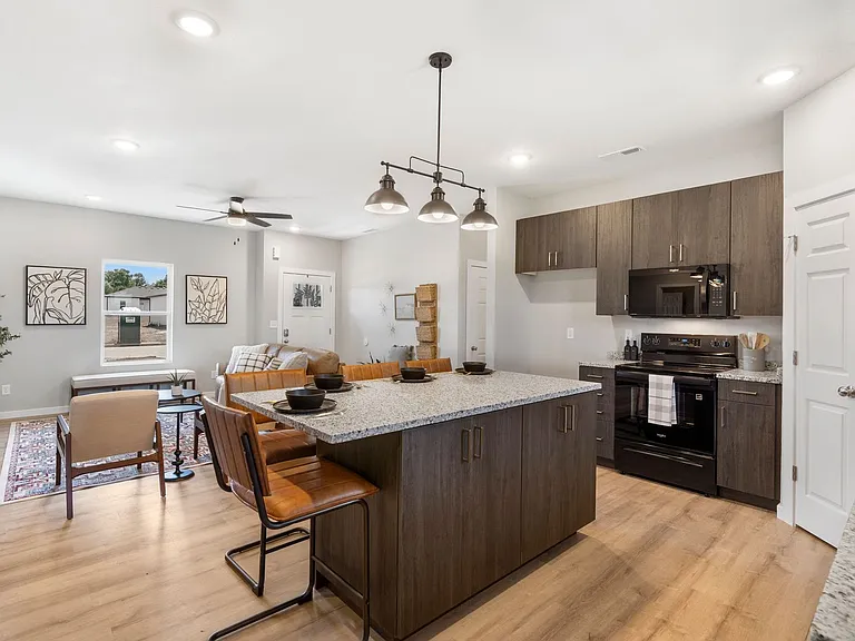 665 E Forest St — Photo 25