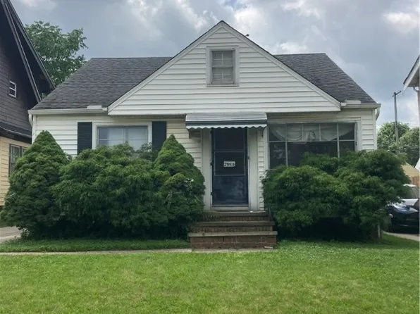 7915 Snow Rd, Parma, OH 44129