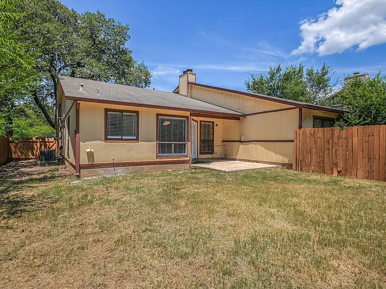 6103 Hill Forest Dr #B — Photo 16