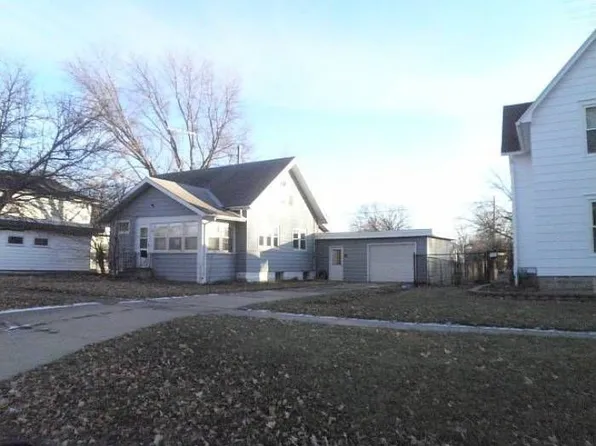 614 1st Ave SE, Clarion, IA 50525