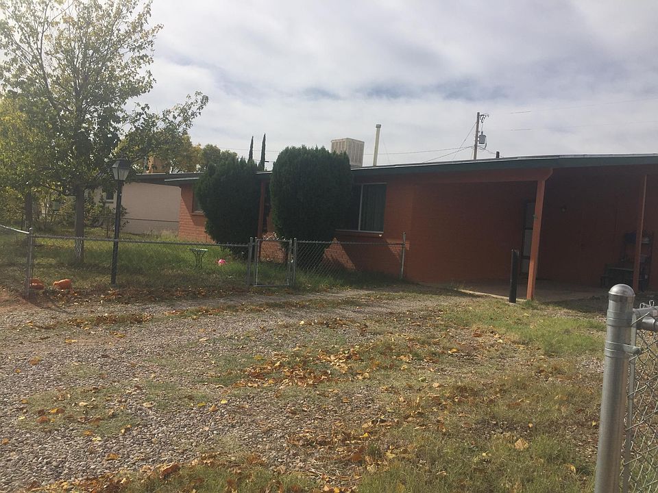 Lots of parking in carport and side yard