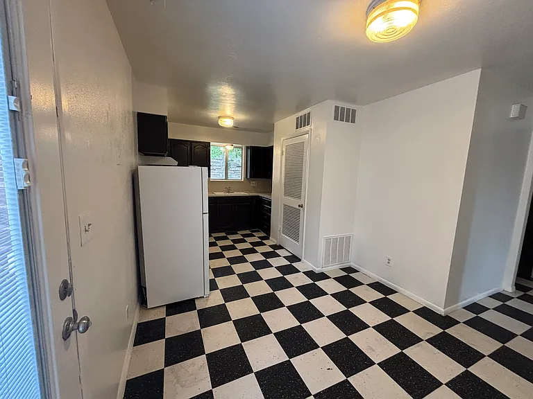 183 S 880 E #183 — Photo 2