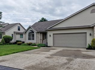 611 Pond View Cir NW, Strasburg, OH 44680