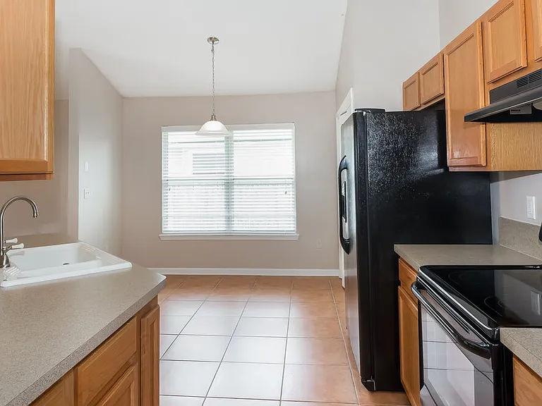 8073 Leafcrest Dr — Photo 7