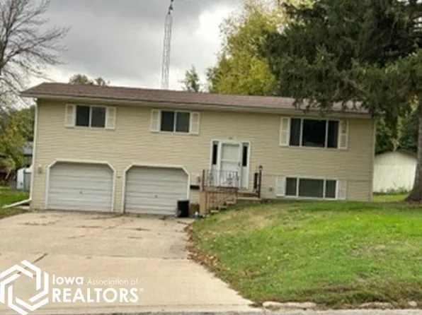 837 Central Ave E, Hampton, IA 50441