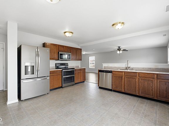 4th image of 1655 Carriage Cir