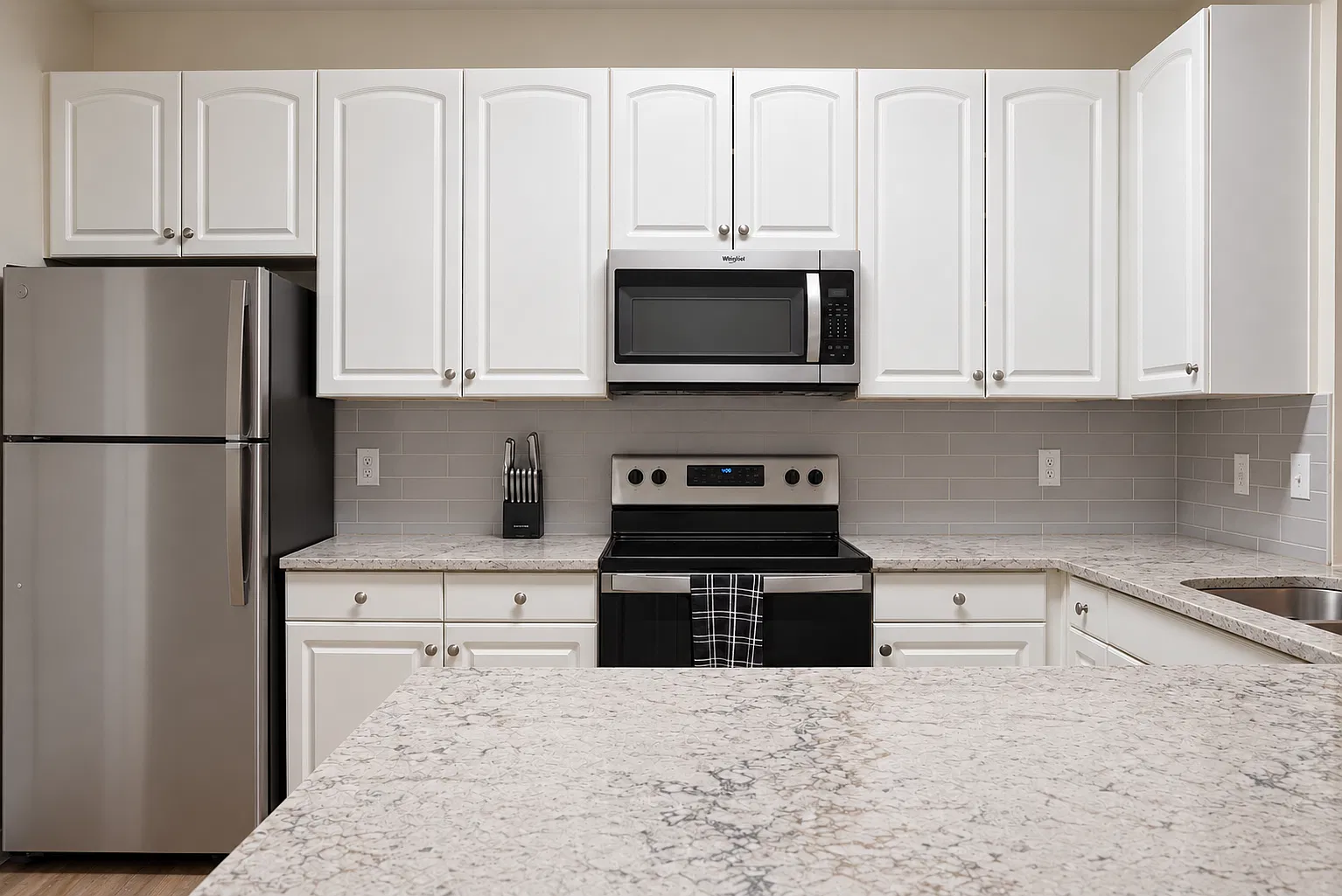 2 bed, 968 sqft, $2,000 — Photo 3