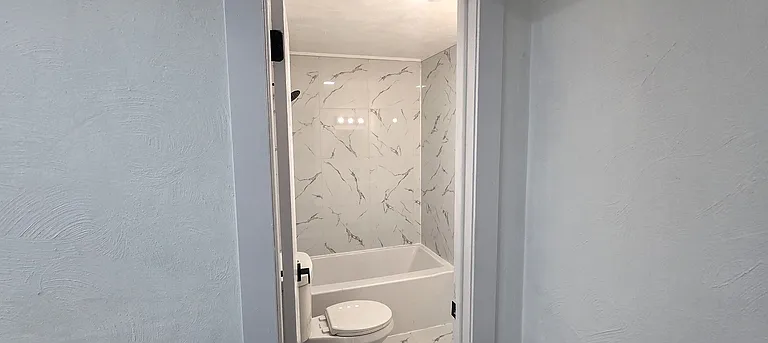 1023 Wallace Ave — Photo 6