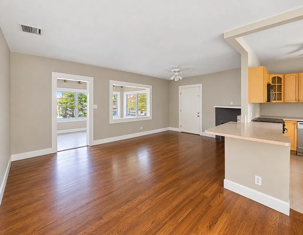 3 bed, 1.0 bath, 1193 sqft, $2,500 — Photo 2