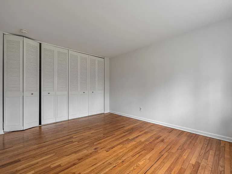 121 Regency Park — Photo 11