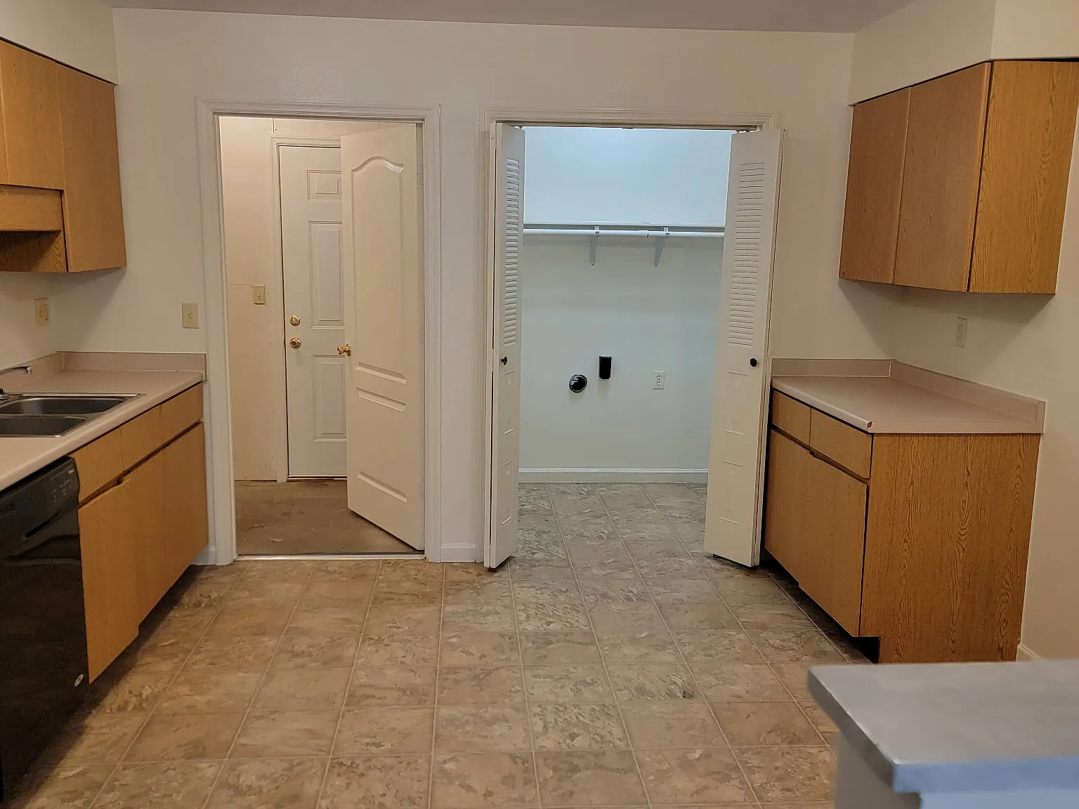 3 bed, 1.5 bath, 1200 sqft, $1,200 — Photo 2