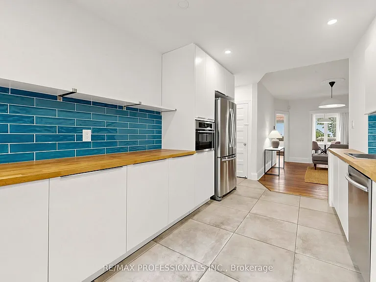368 Howland Ave — Photo 11