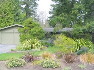 814 Eaglecliff Rd, Bainbridge Island, WA 98110