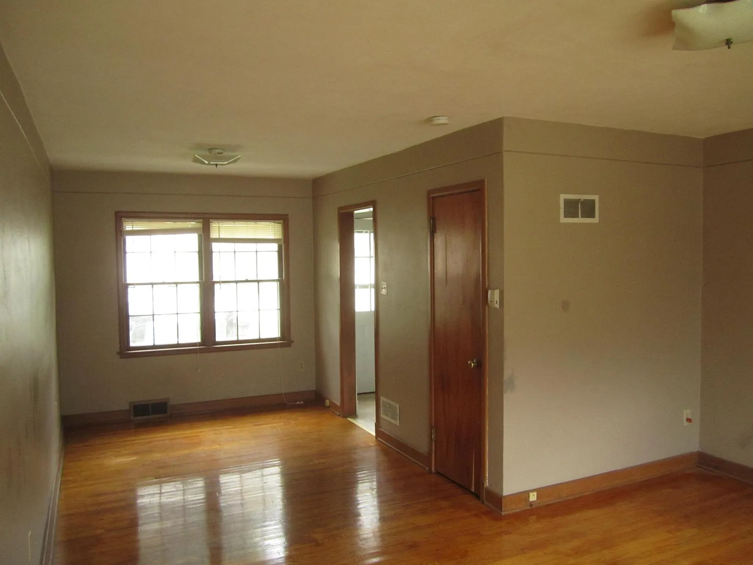 2401 Knapp St — Photo 4