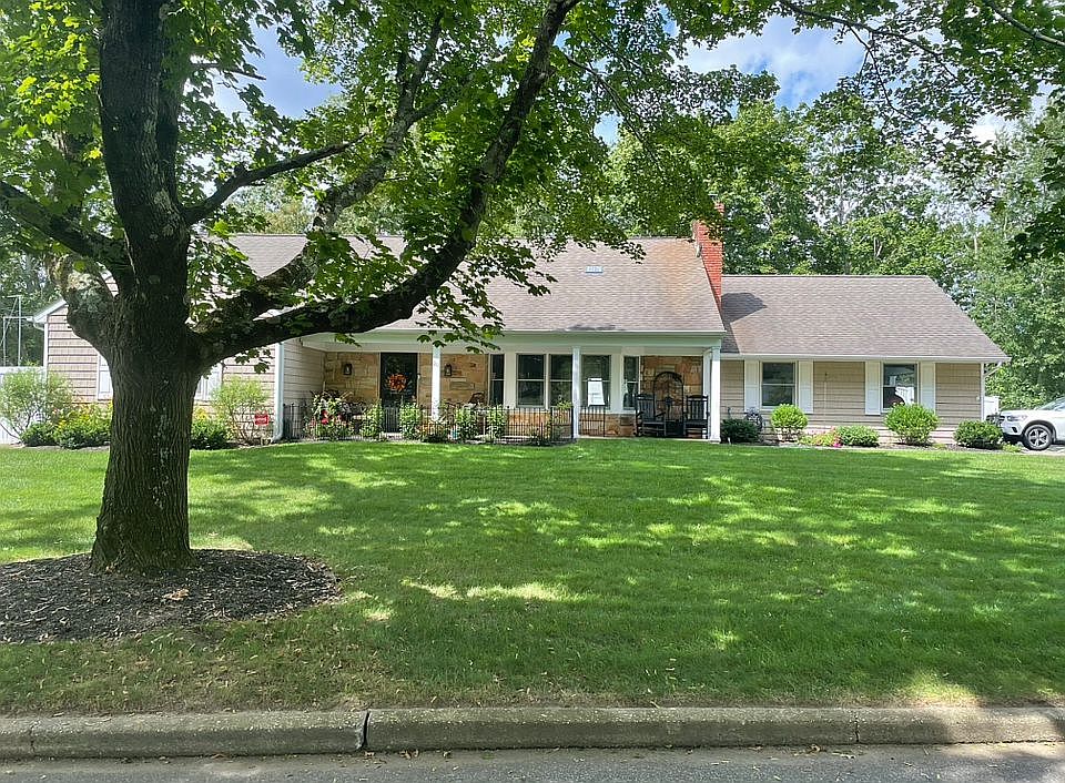1st image of 20 Hopewell Dr