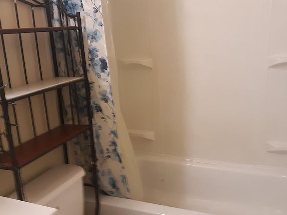 4th image of 2433 Oxford St